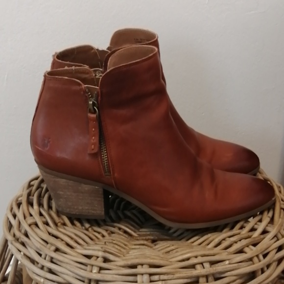 Frye Shoes - FINAL. Frye Judith Zip Leather Bootie